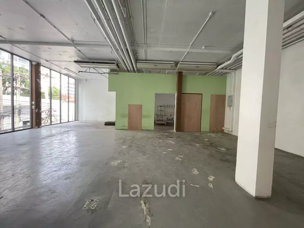 Retail Space near Petchburi MRT Bangkok