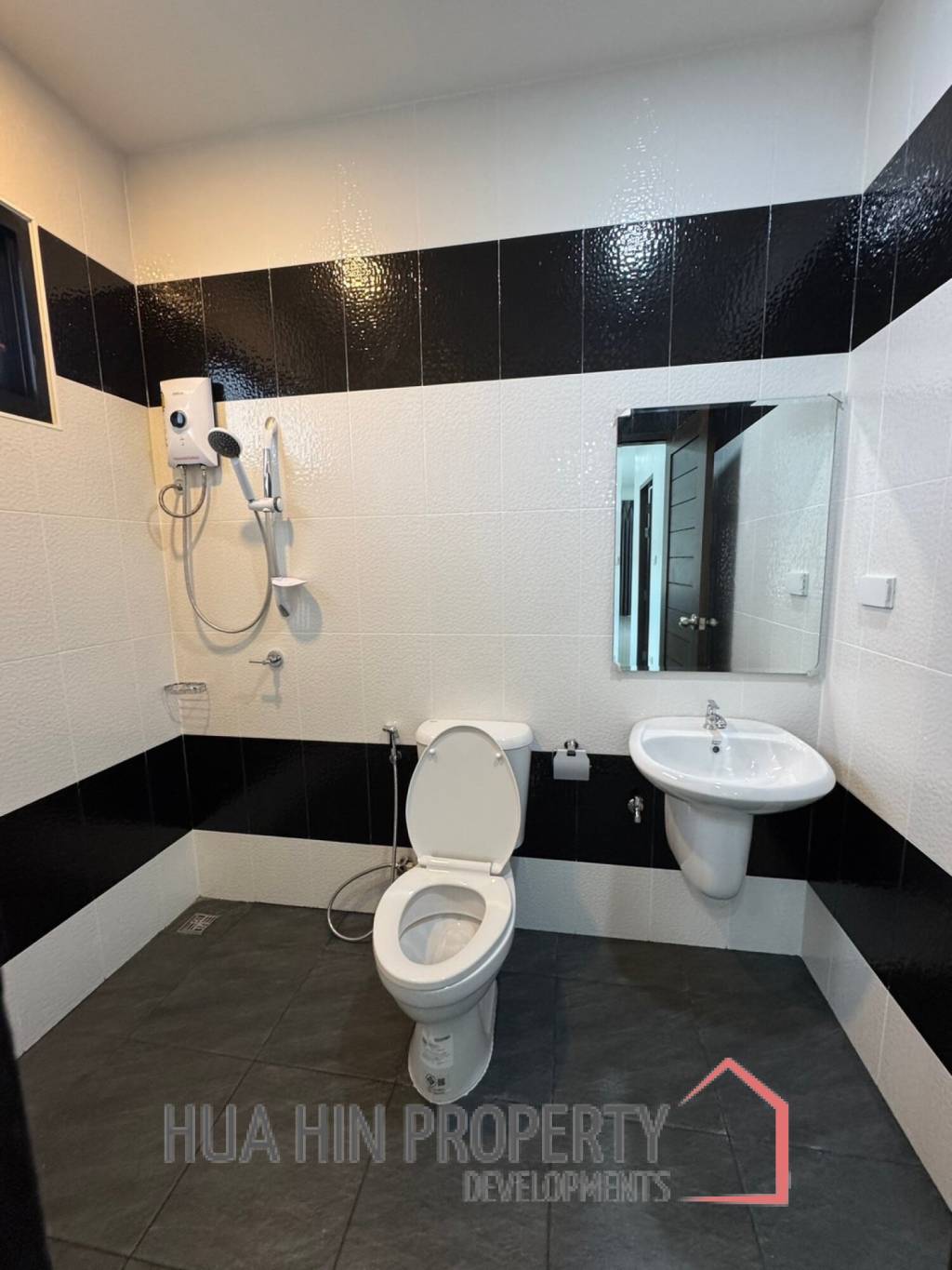 3 bed 3 bath 200 SQ.M Huguh Home Pool Villa Cha Am