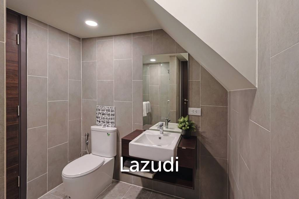 2 Bed Duplex 65SQ.M C Ekkamai