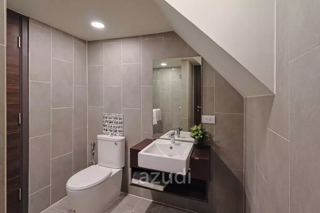 2 Bed Duplex 65SQ.M C Ekkamai