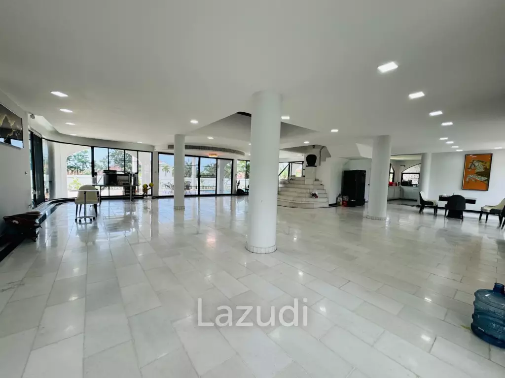 8 Beds 9 Baths 1,000 SQ.M. Pattaya Paradise Village