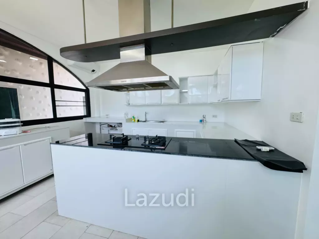 8 Beds 9 Baths 1,000 SQ.M. Pattaya Paradise Village