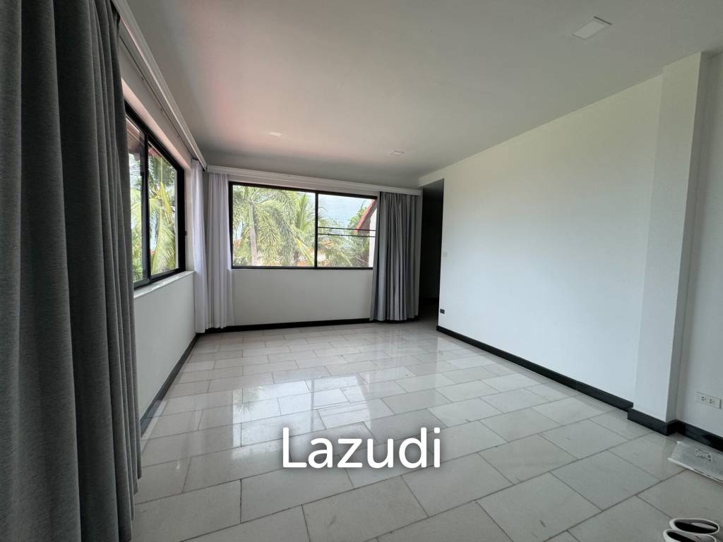 8 Beds 9 Baths 1,000 SQ.M. Pattaya Paradise Village