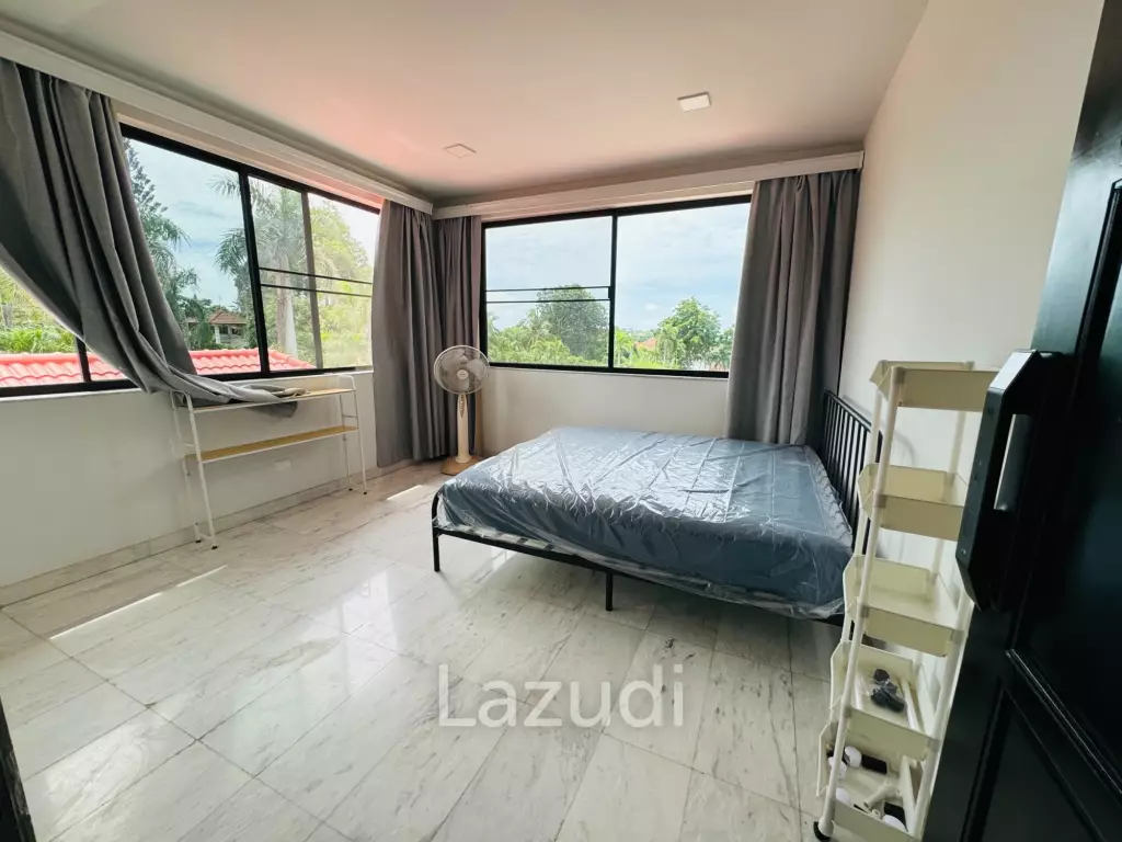 8 Beds 9 Baths 1,000 SQ.M. Pattaya Paradise Village