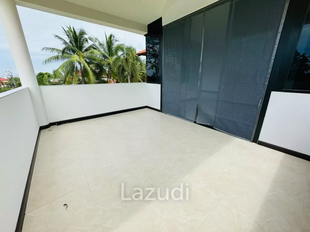 8 Beds 9 Baths 1,000 SQ.M. Pattaya Paradise Village