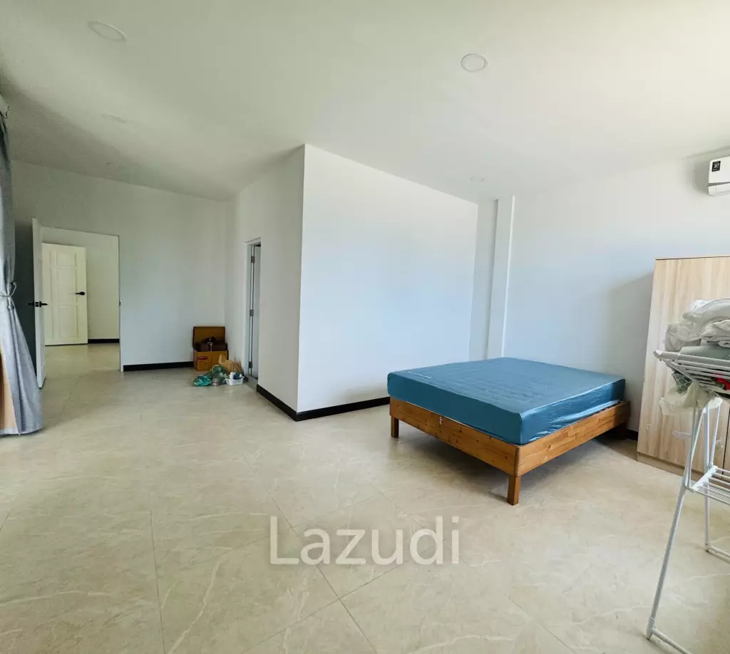 8 Beds 9 Baths 1,000 SQ.M. Pattaya Paradise Village