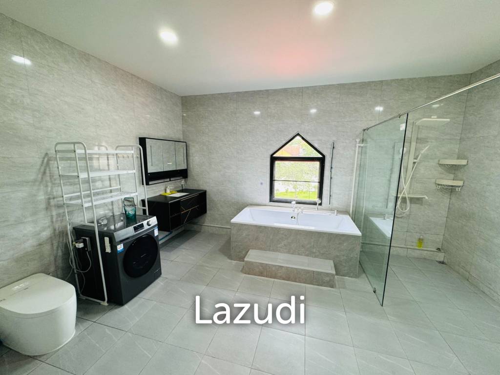 8 Beds 9 Baths 1,000 SQ.M. Pattaya Paradise Village