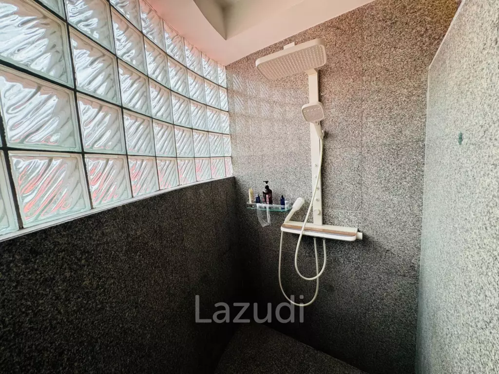 8 Beds 9 Baths 1,000 SQ.M. Pattaya Paradise Village