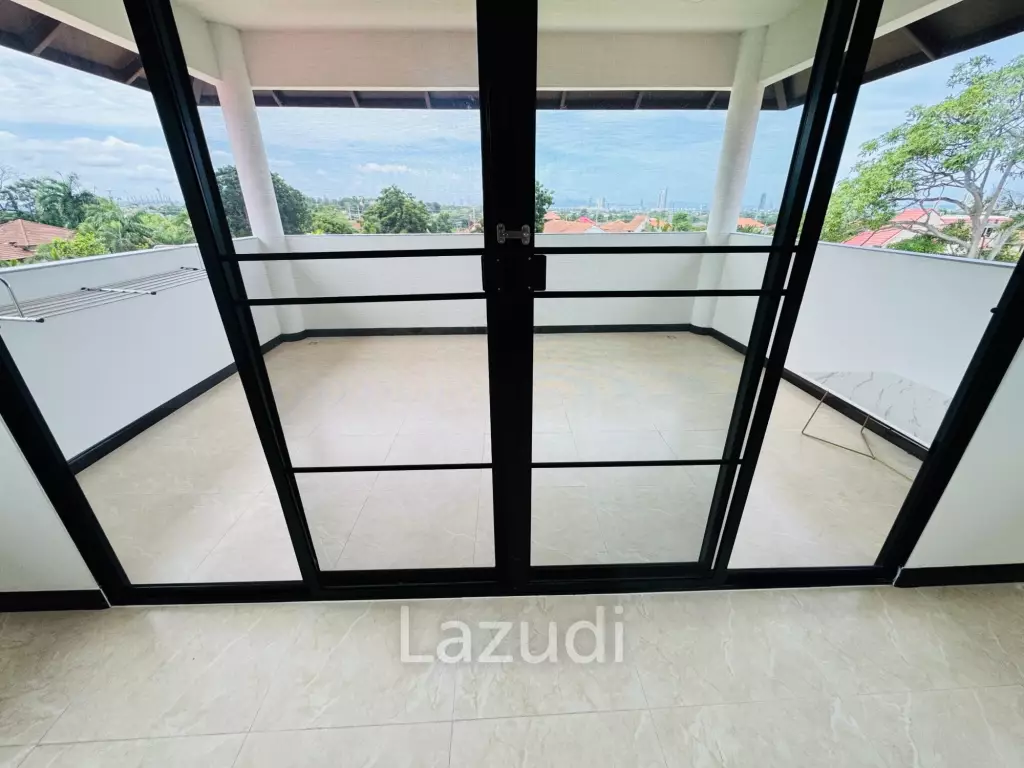 8 Beds 9 Baths 1,000 SQ.M. Pattaya Paradise Village