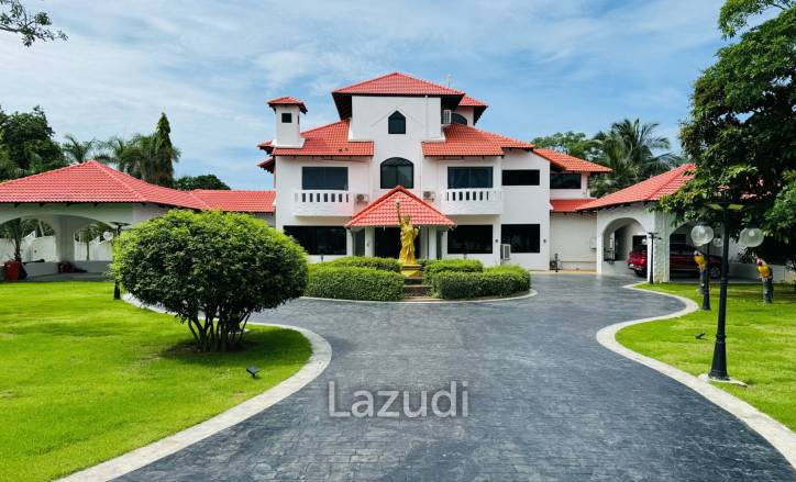 8 Beds 9 Baths 1,000 SQ.M. Pattaya Paradise Village
