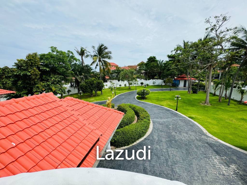 8 Beds 9 Baths 1,000 SQ.M. Pattaya Paradise Village