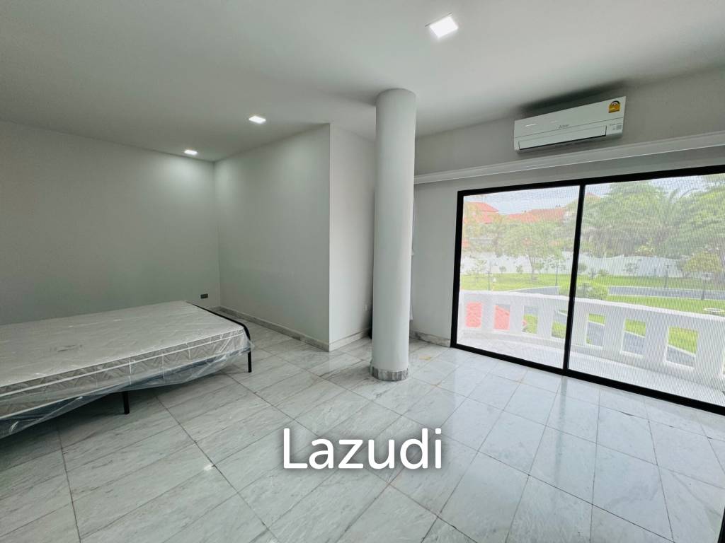 8 Beds 9 Baths 1,000 SQ.M. Pattaya Paradise Village