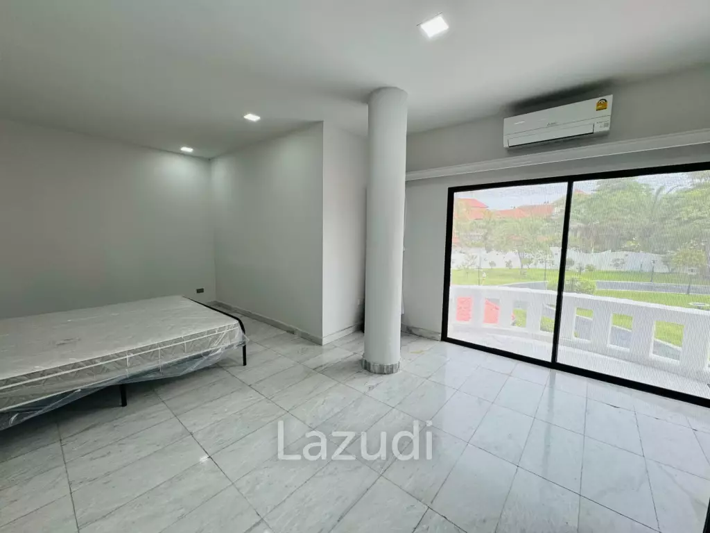 8 Beds 9 Baths 1,000 SQ.M. Pattaya Paradise Village