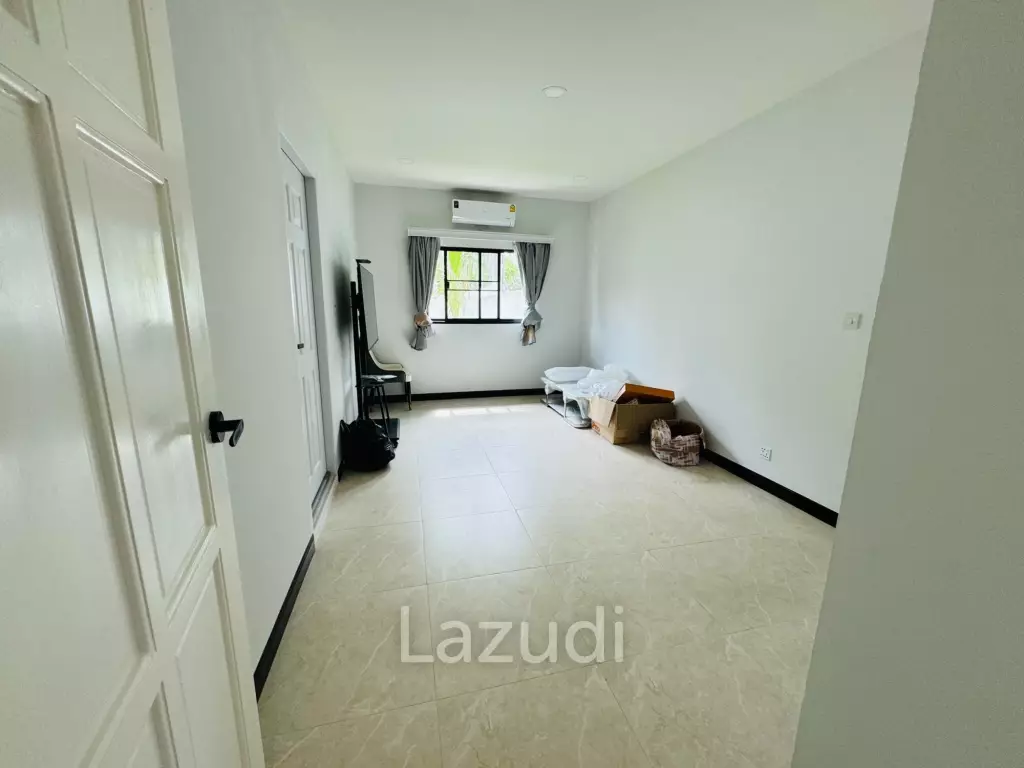 8 Beds 9 Baths 1,000 SQ.M. Pattaya Paradise Village