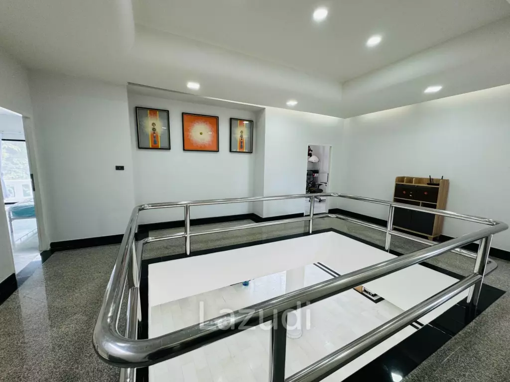 8 Beds 9 Baths 1,000 SQ.M. Pattaya Paradise Village