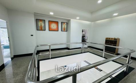 8 Beds 9 Baths 1,000 SQ.M. Pattaya Paradise Village