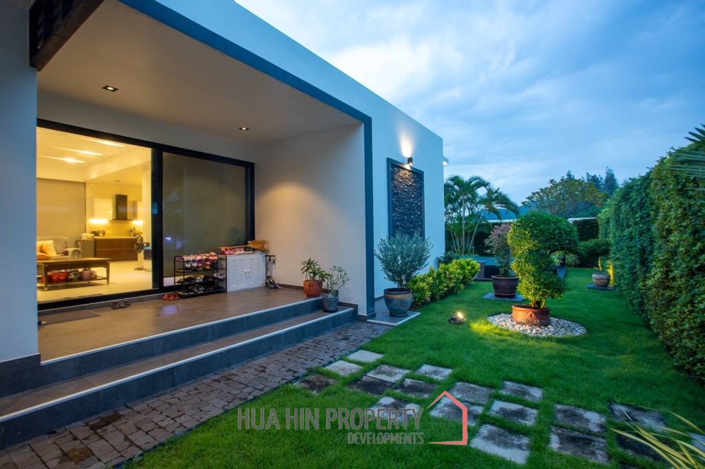 Luxury Modern Villa in Hua Hin with Pool and Mountain Views