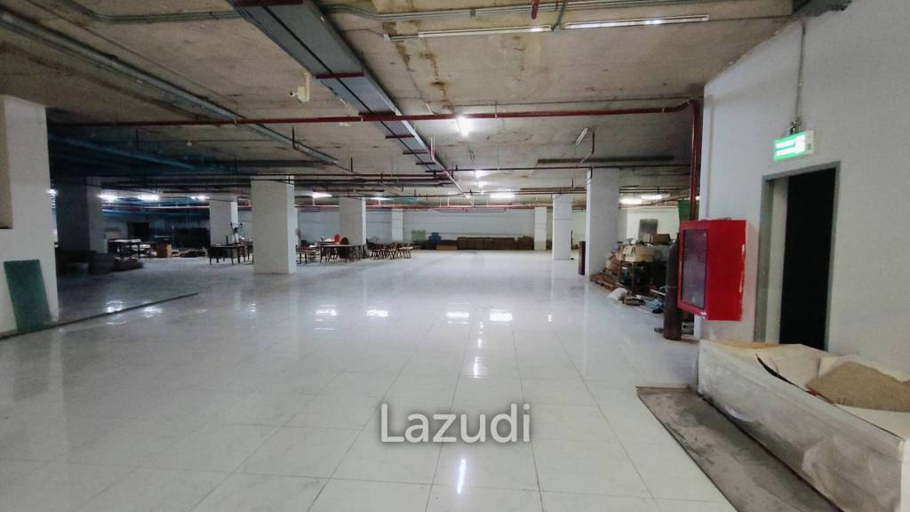 Retail Space for rent in Sukhumvit 39 perfect for showroom