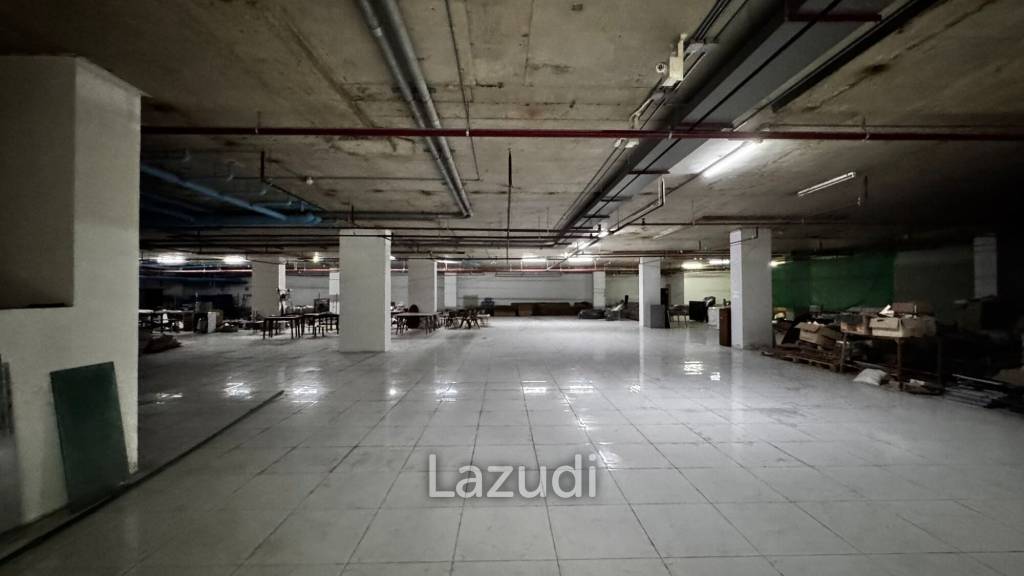 Retail Space for rent in Sukhumvit 39 perfect for showroom