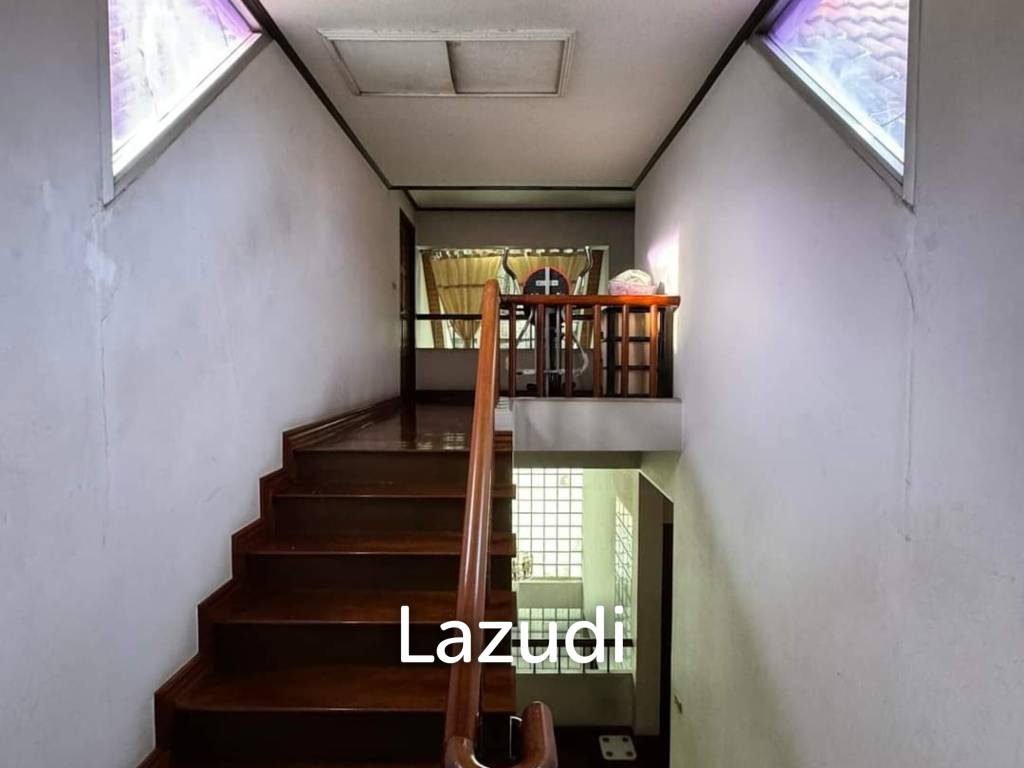 Home Office for Sale in Sathorn-Narathiwas