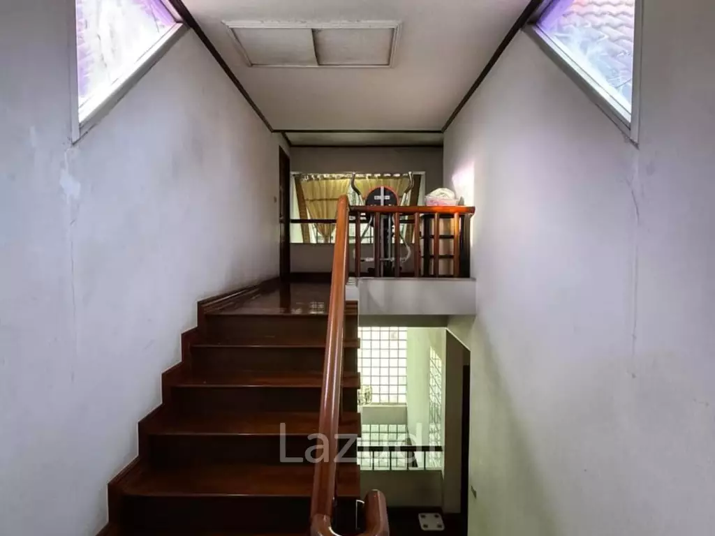 Home Office for Sale in Sathorn-Narathiwas