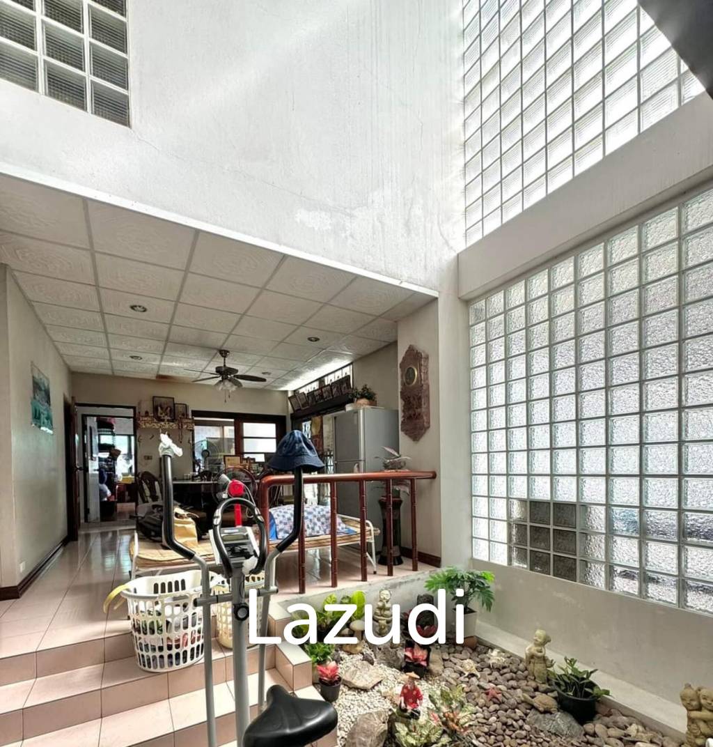 Home Office for Sale in Sathorn-Narathiwas