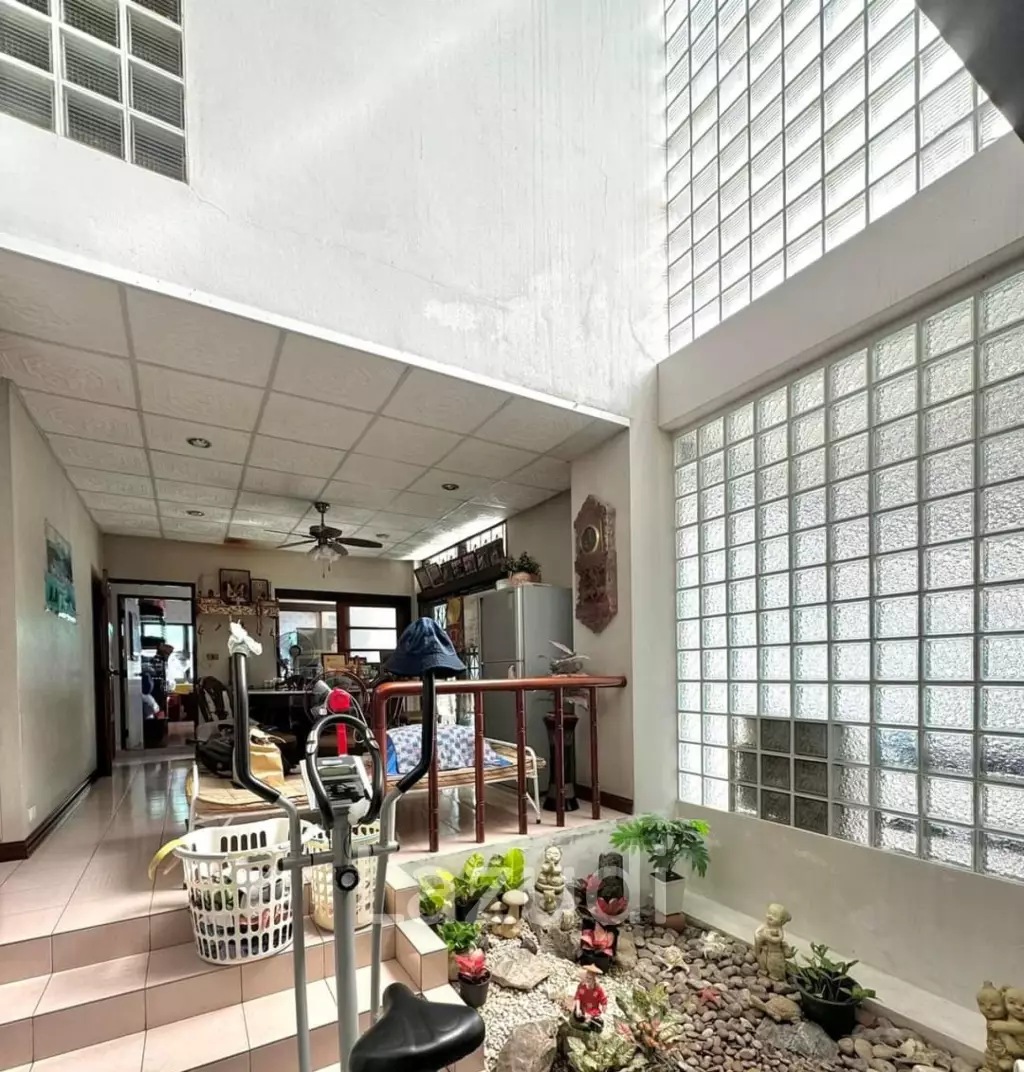 Home Office for Sale in Sathorn-Narathiwas