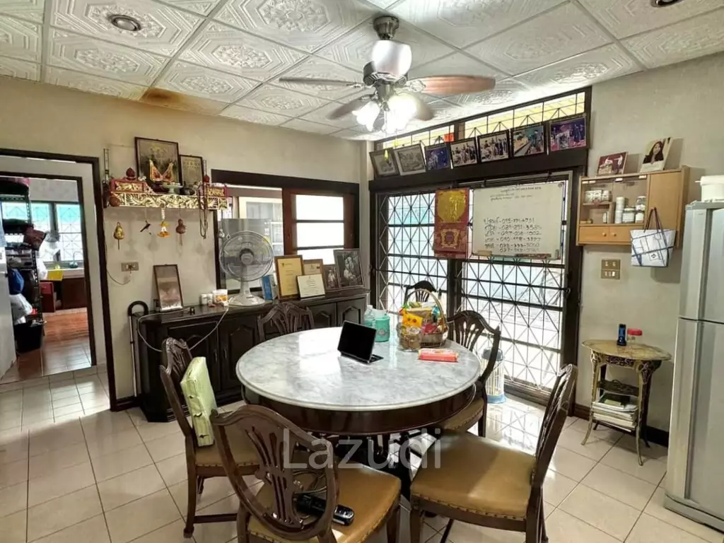 Home Office for Sale in Sathorn-Narathiwas