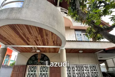 Home Office for Sale in Sathorn-Narathiwas