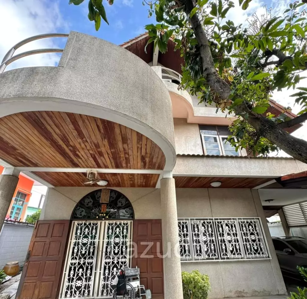 Home Office for Sale in Sathorn-Narathiwas