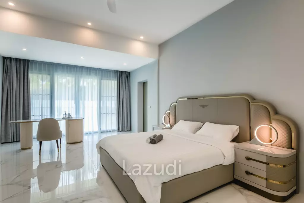 Elegant and modern 7-bedroom villa, just a 5-minute walk from Bangtao Beach