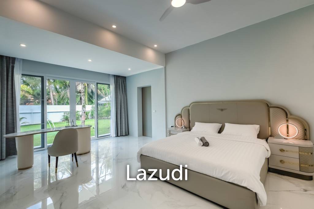 Elegant and modern 7-bedroom villa, just a 5-minute walk from Bangtao Beach