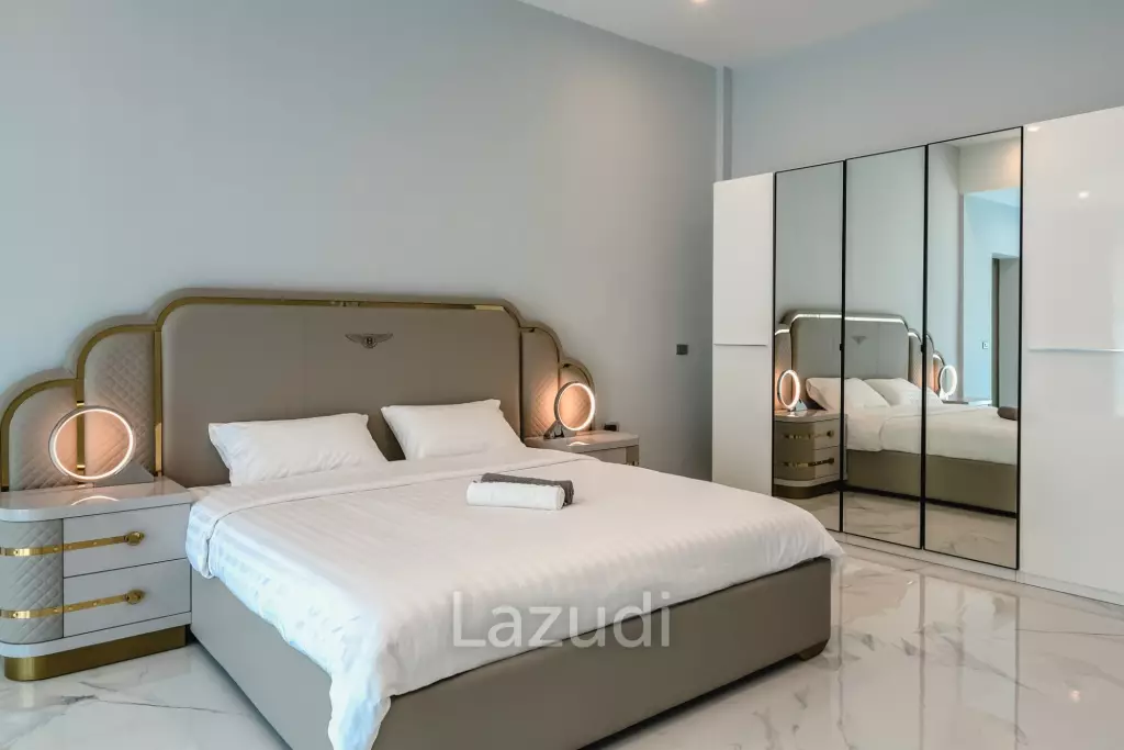 Elegant and modern 7-bedroom villa, just a 5-minute walk from Bangtao Beach