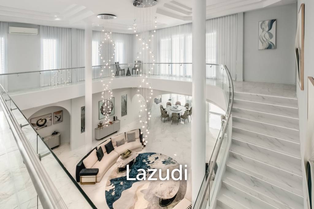Elegant and modern 7-bedroom villa, just a 5-minute walk from Bangtao Beach
