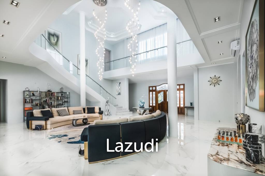 Elegant and modern 7-bedroom villa, just a 5-minute walk from Bangtao Beach