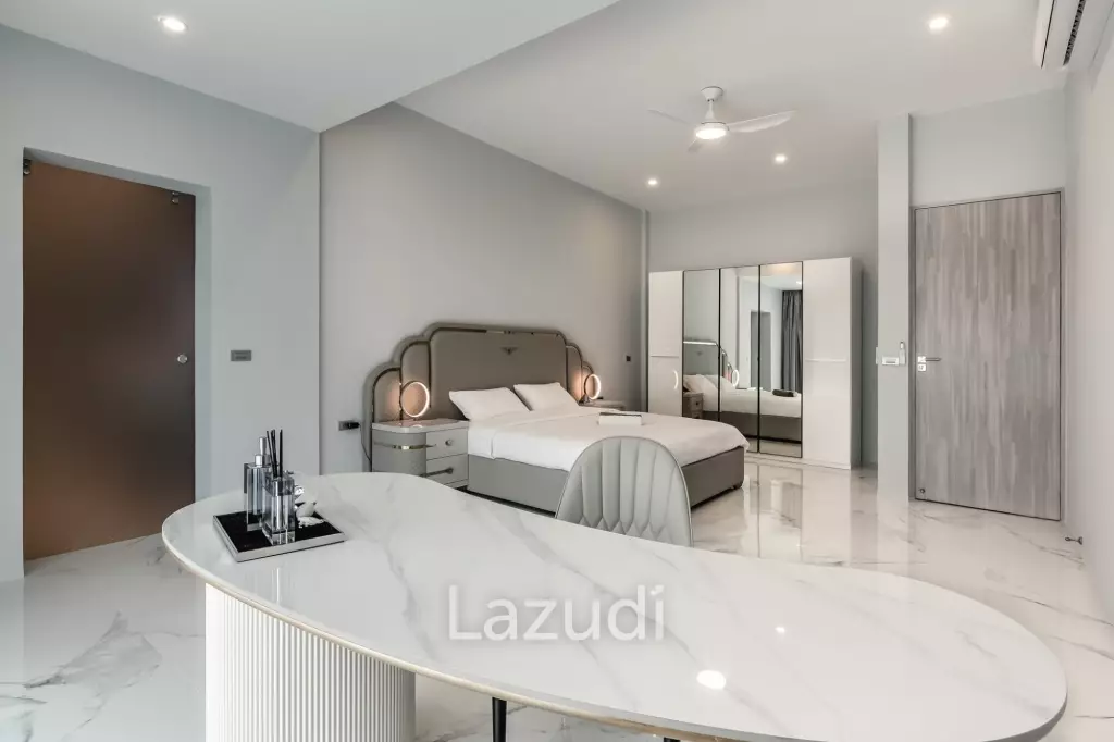 Elegant and modern 7-bedroom villa, just a 5-minute walk from Bangtao Beach