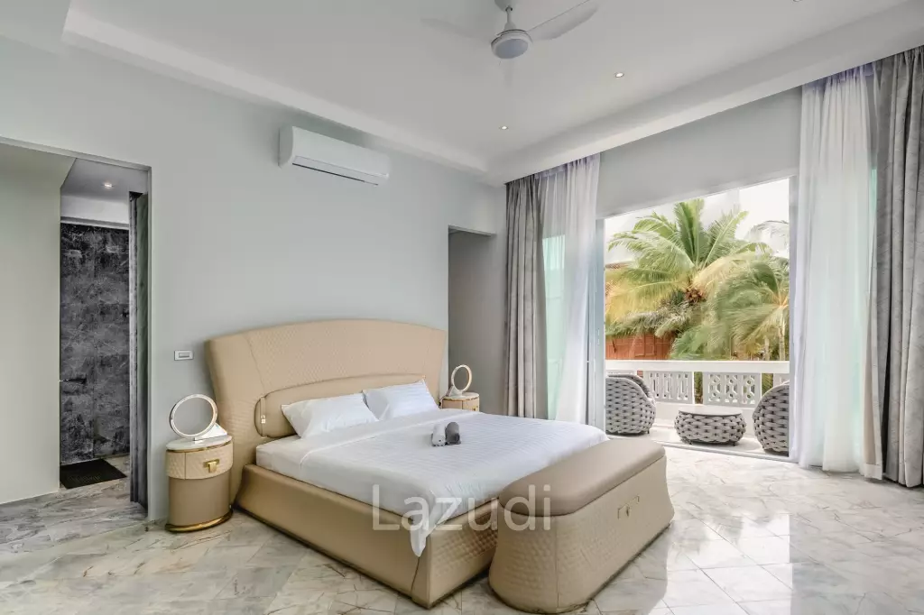Elegant and modern 7-bedroom villa, just a 5-minute walk from Bangtao Beach