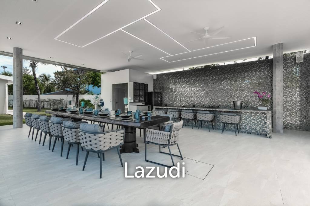 Elegant and modern 7-bedroom villa, just a 5-minute walk from Bangtao Beach
