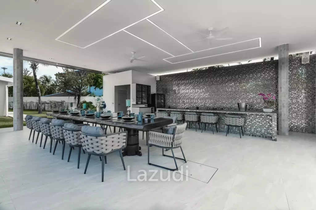 Elegant and modern 7-bedroom villa, just a 5-minute walk from Bangtao Beach