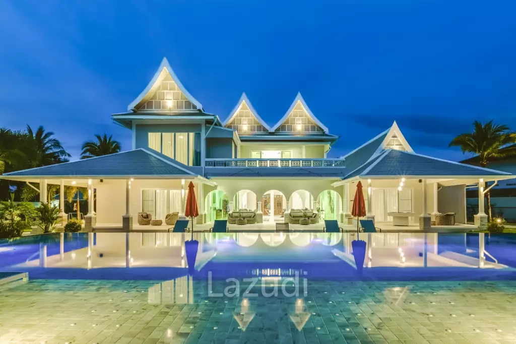 Elegant and modern 7-bedroom villa, just a 5-minute walk from Bangtao Beach