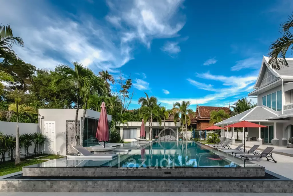Elegant and modern 7-bedroom villa, just a 5-minute walk from Bangtao Beach