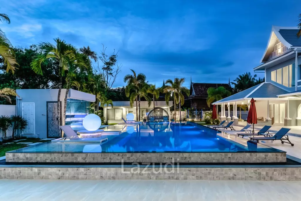 Elegant and modern 7-bedroom villa, just a 5-minute walk from Bangtao Beach