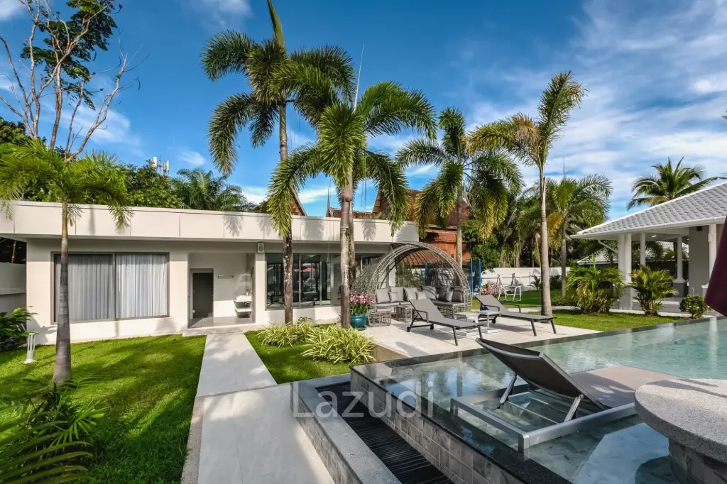 Elegant and modern 7-bedroom villa, just a 5-minute walk from Bangtao Beach