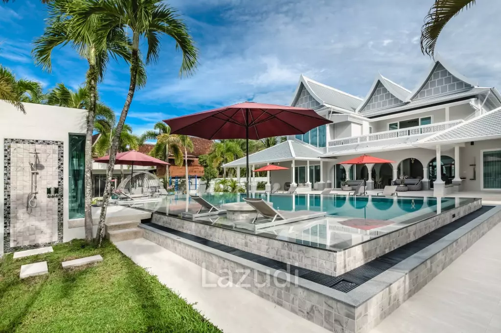 Elegant and modern 7-bedroom villa, just a 5-minute walk from Bangtao Beach