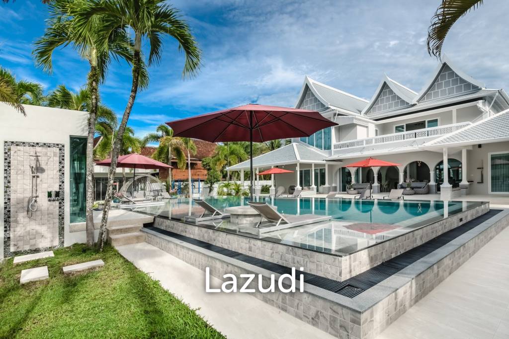 Elegant and modern 7-bedroom villa, just a 5-minute walk from Bangtao Beach