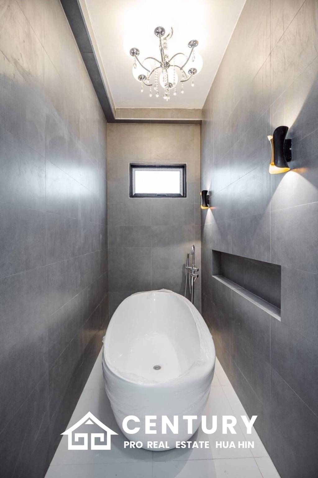 318 ตร.ม 3 เตียง 4 อาบน้ำ วิลล่า For ขาย