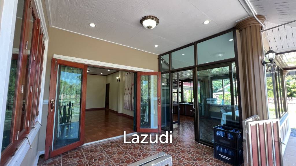 2 Houses for sale with 6 bedrooms in a quiet location