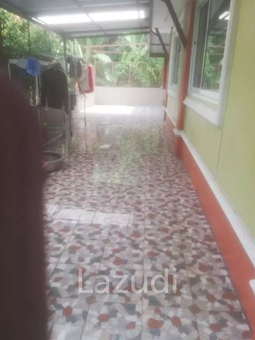 2 Houses for sale with 6 bedrooms in a quiet location