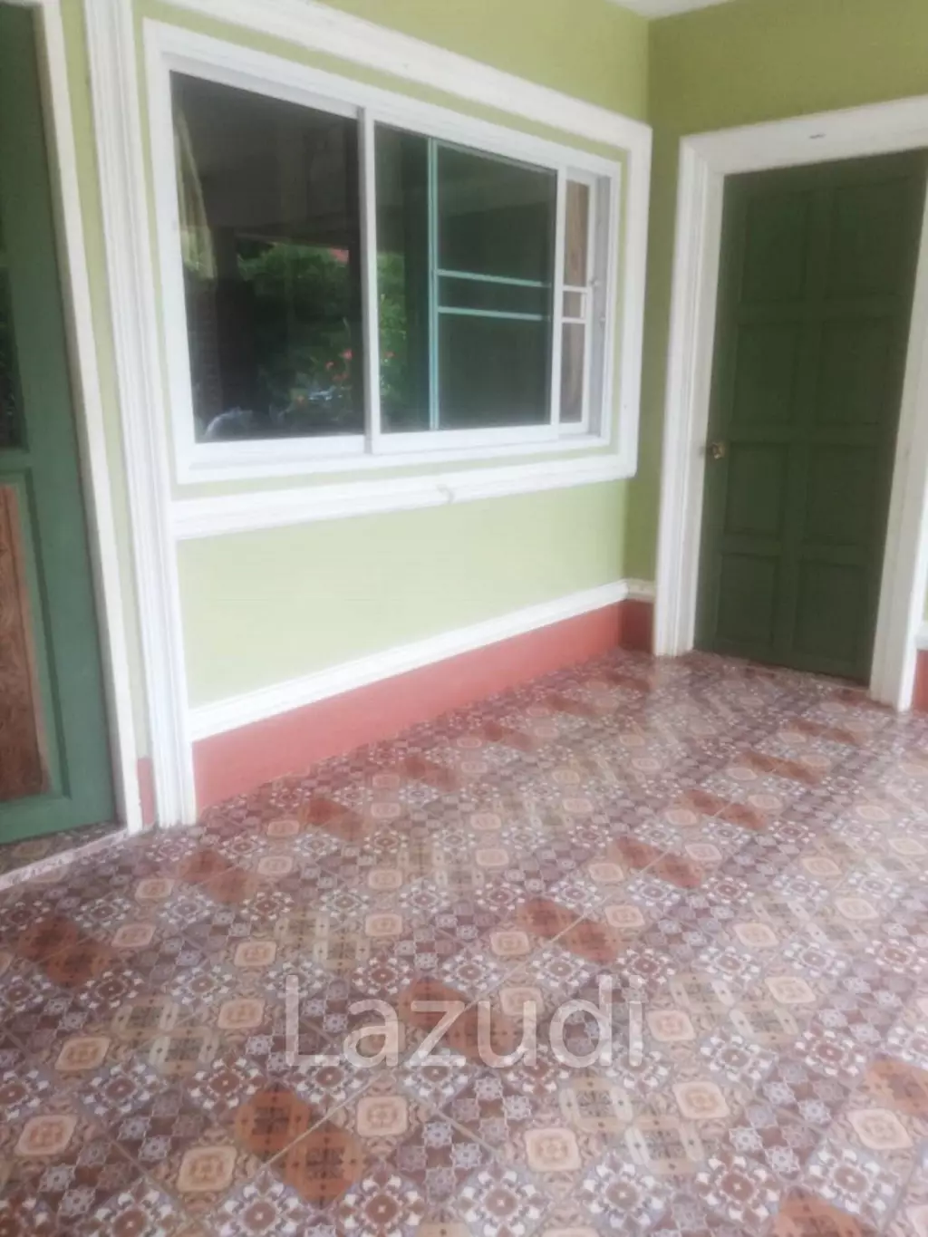 2 Houses for sale with 6 bedrooms in a quiet location