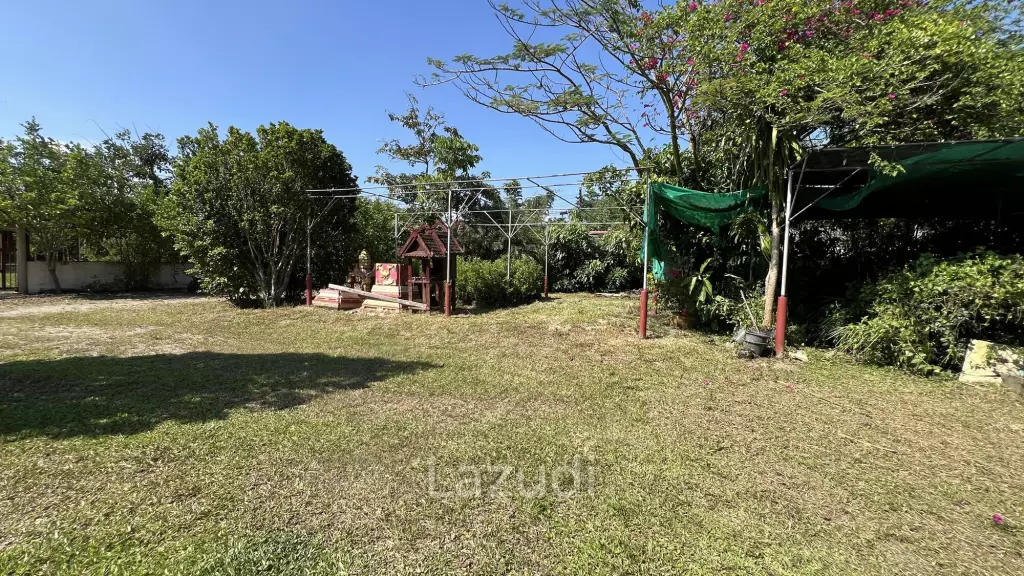 2 Houses for sale with 6 bedrooms in a quiet location
